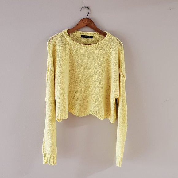 Forever 21 Sweaters - Forever21 Contemporary Cropped Scallop Sweater EUC